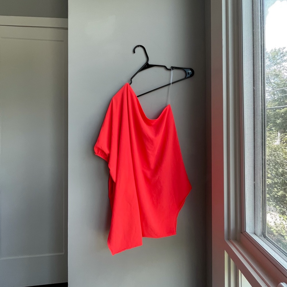 VICI One Shoulder Top Size: M